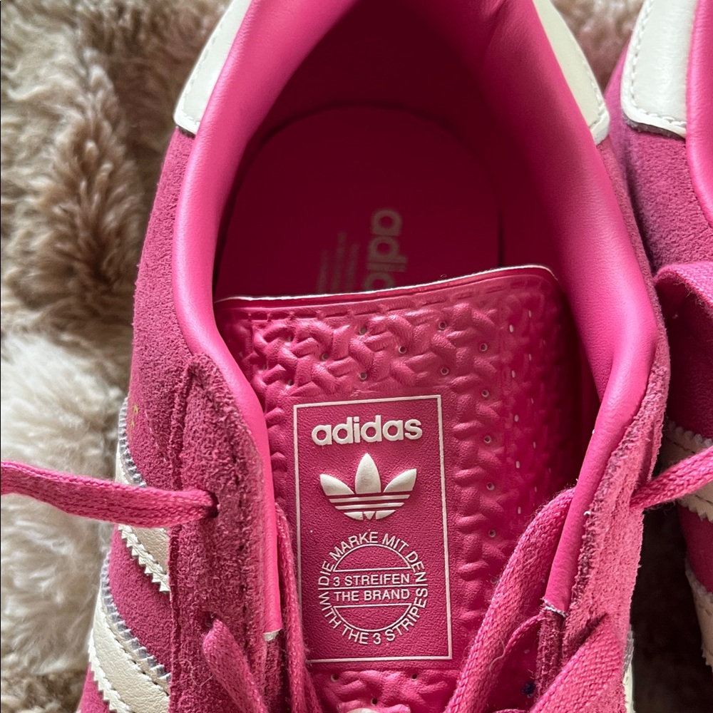 Adidas Women's Fuchsia Gazelle Sneakers NWOT - Picture 3 of 6